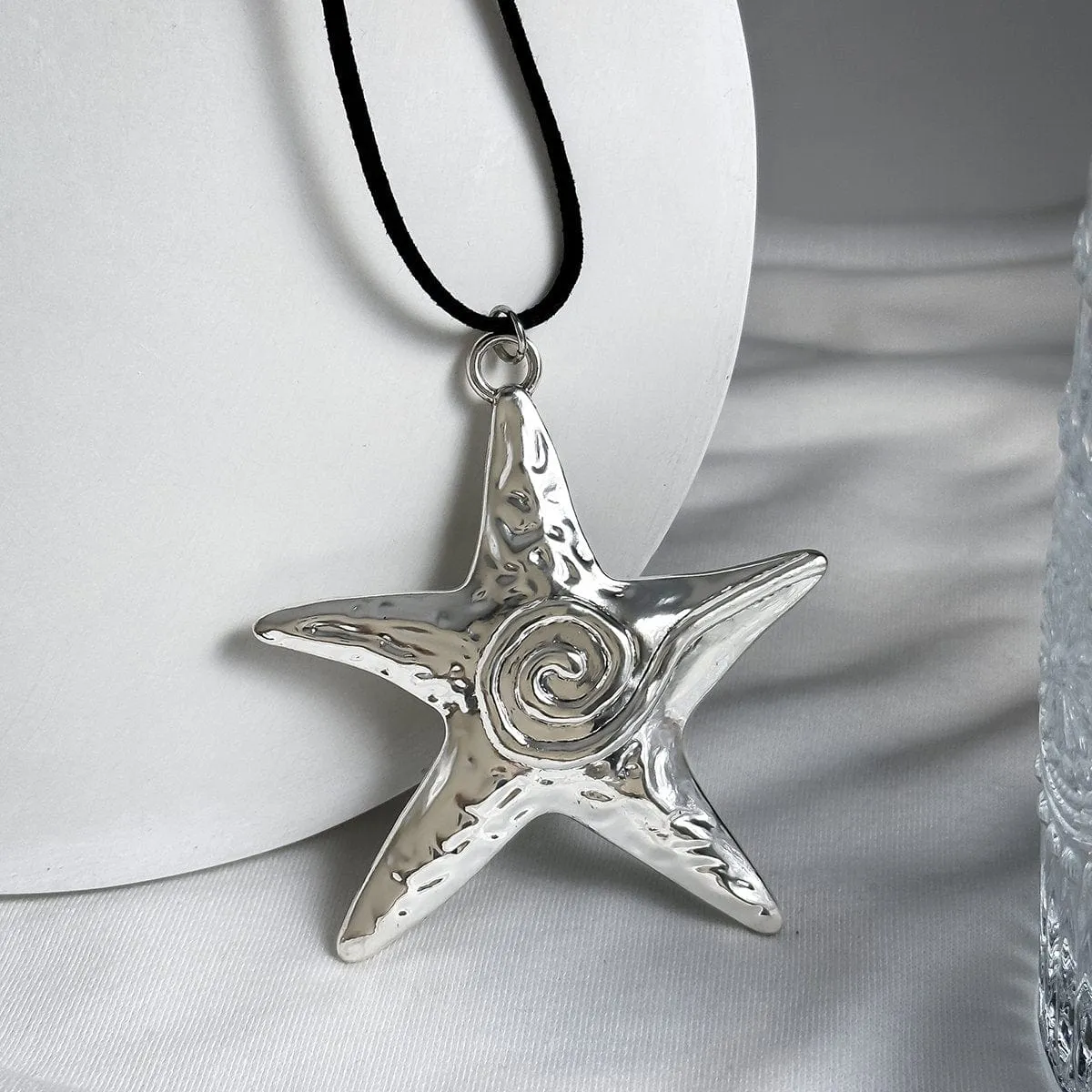 Chic Embossed Starfish Pendant Velvet String Necklace