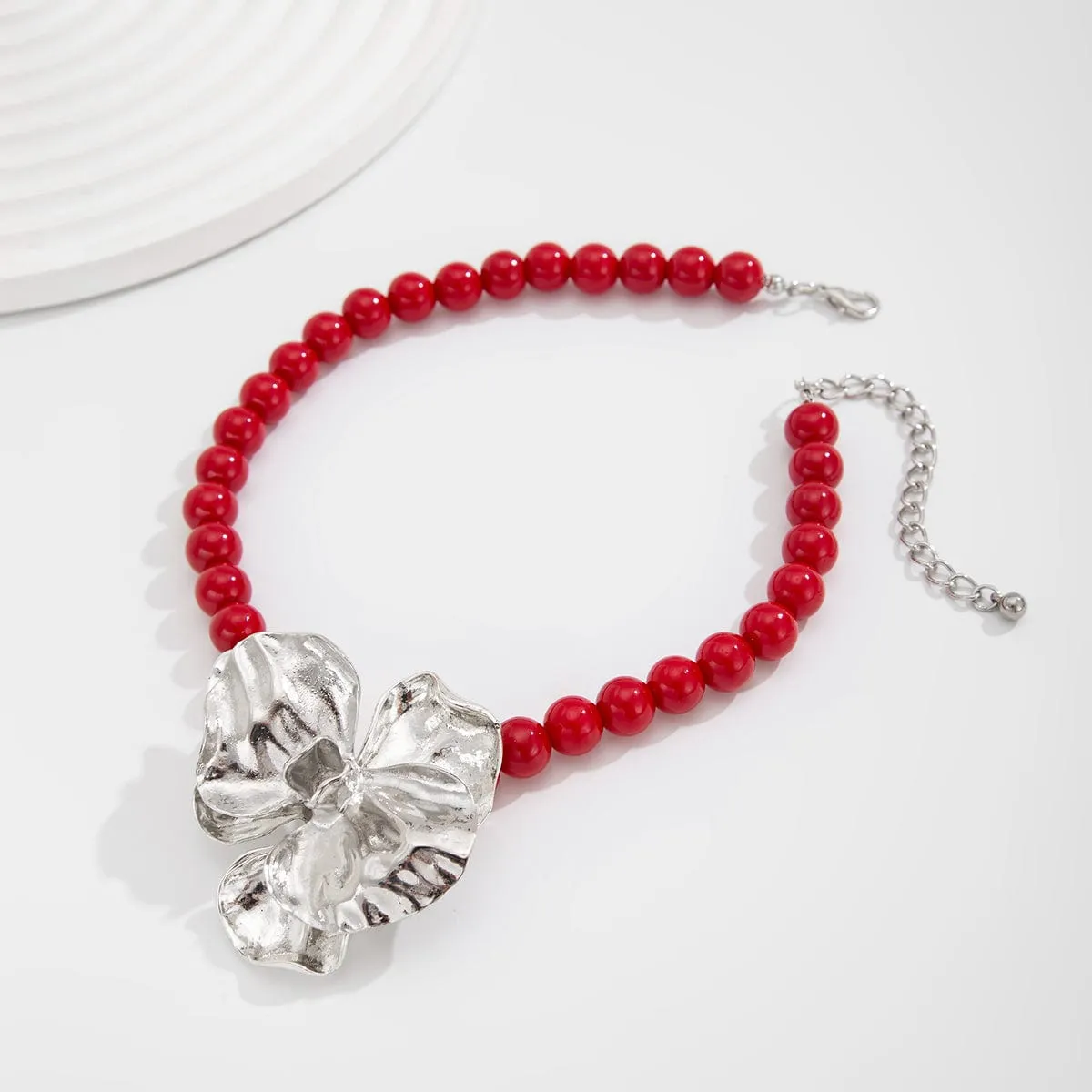 Stylish Chunky Textured Flower Charm Acrylic Beaded Choker Necklace
