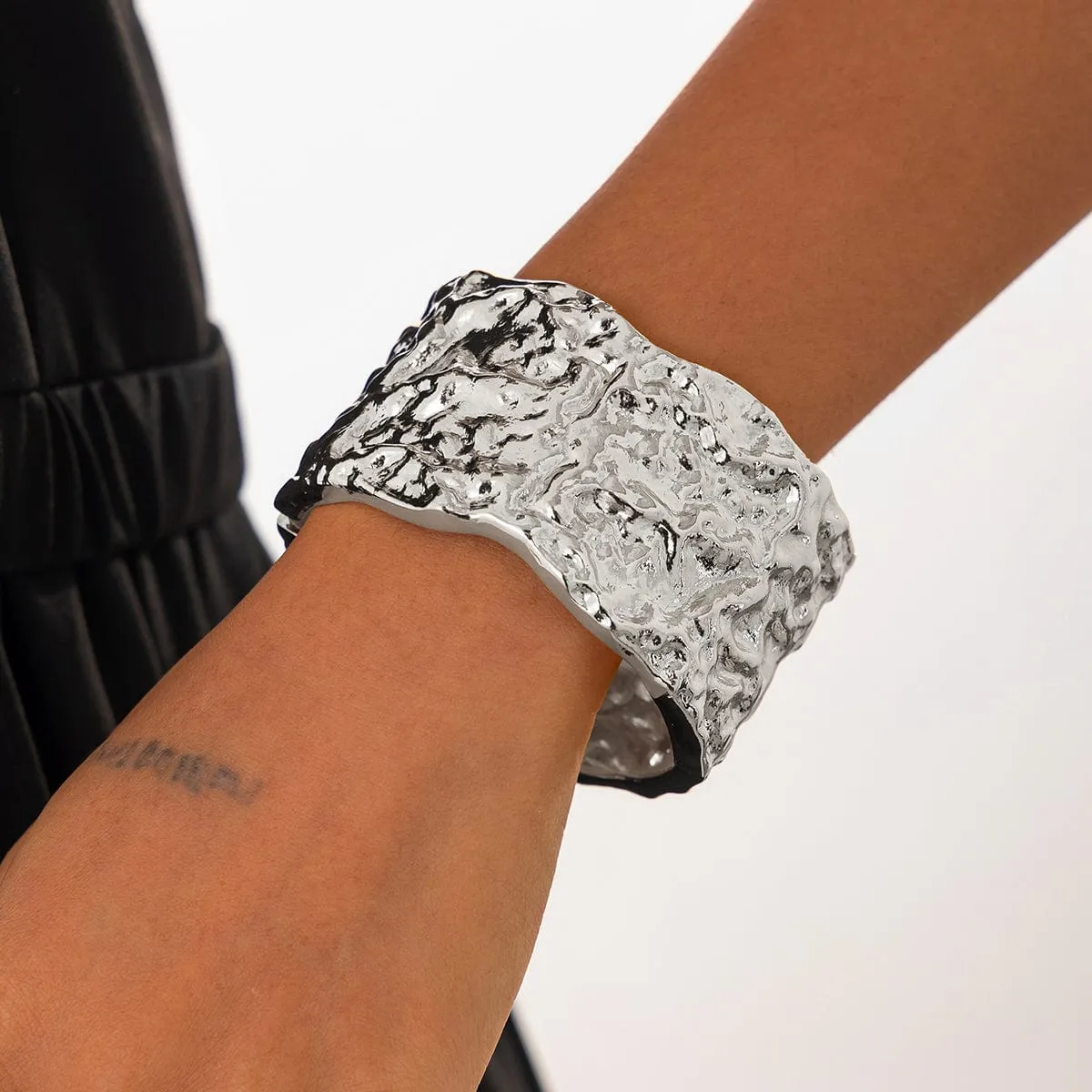 Stylish Gold Silver Tone Textured Bangle Bracelet
