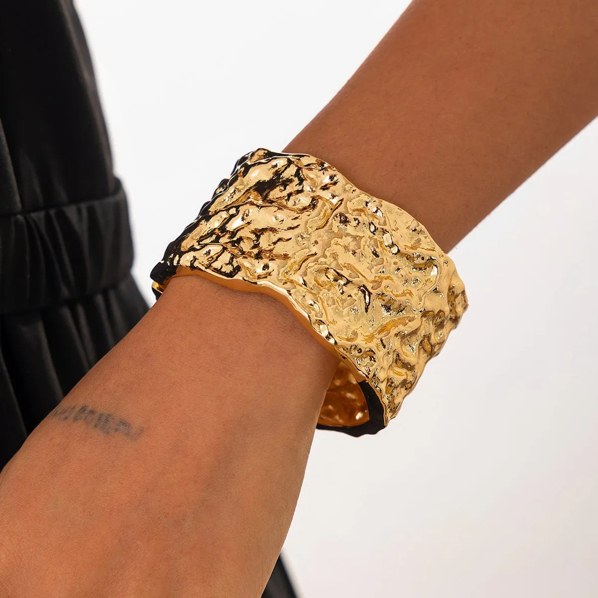 Stylish Gold Silver Tone Textured Bangle Bracelet