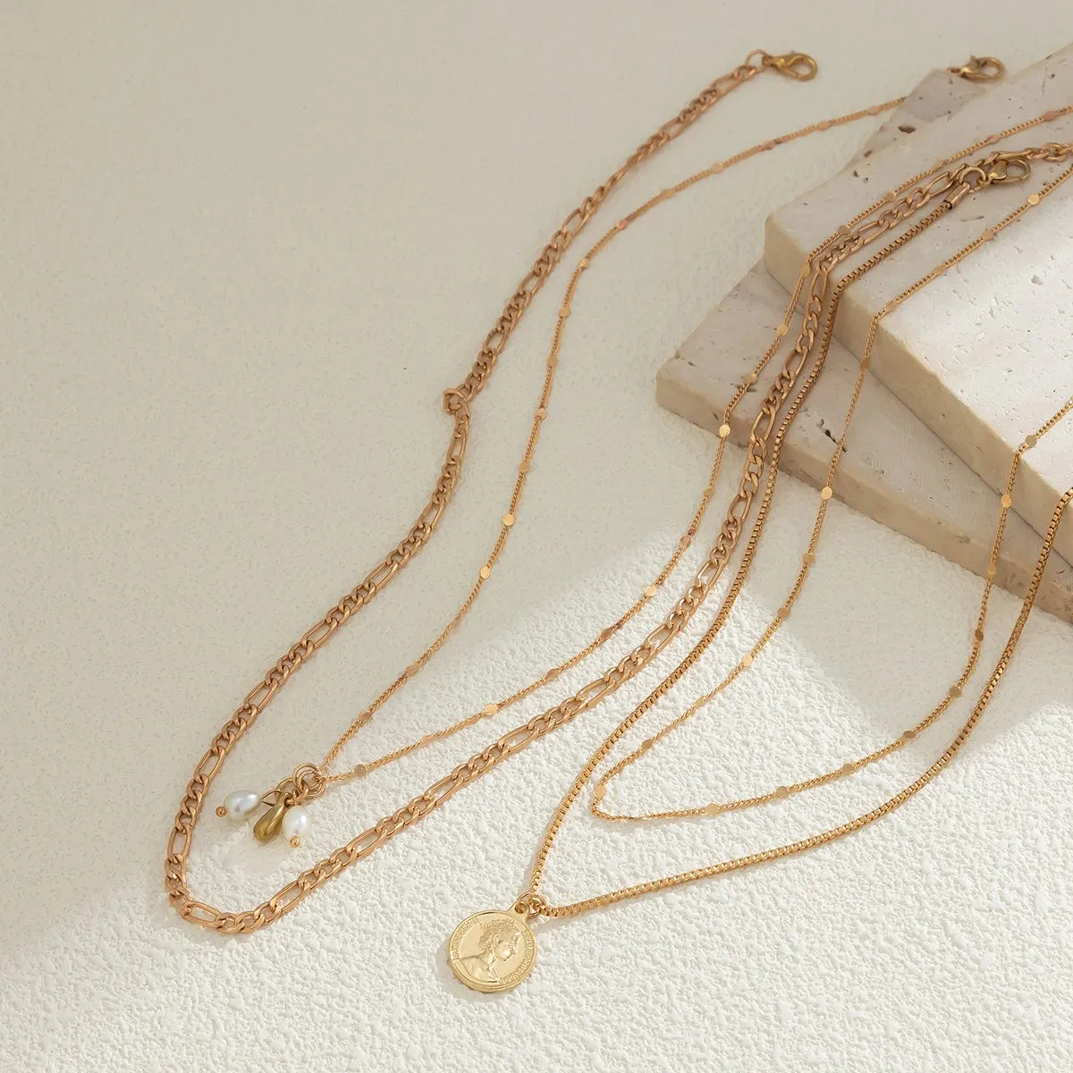 Trendy Layered Pattern Round Disk Pearl Pendant Curb Chain Necklace Set